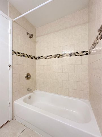 7135 PARKSIDE VILLAS DRIVE N, St Petersburg, FL 33709