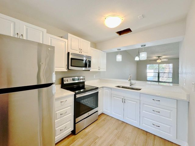 7135 PARKSIDE VILLAS DRIVE N, St Petersburg, FL 33709