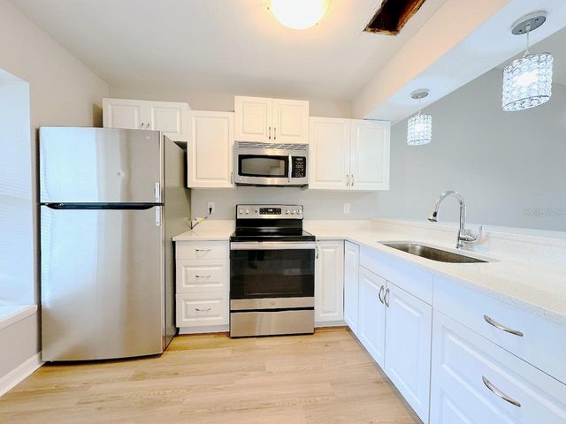 7135 PARKSIDE VILLAS DRIVE N, St Petersburg, FL 33709