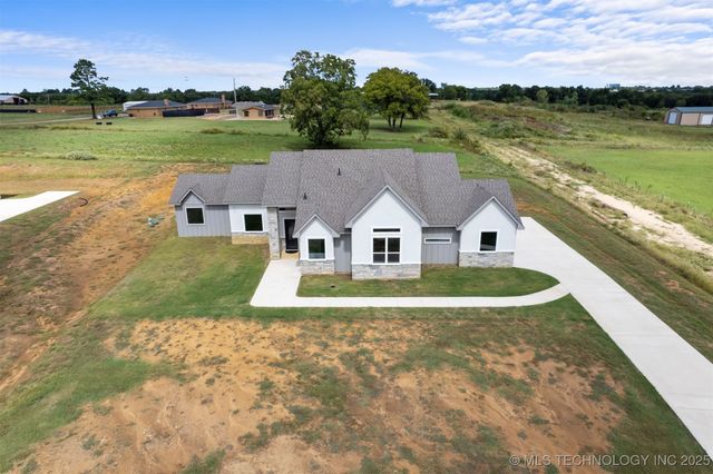223 Vaughn Lane, Calera, OK 74730