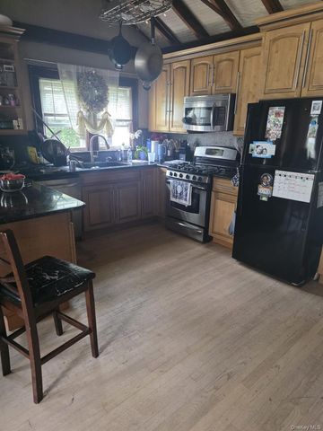 23 Seaman Neck Road, Dix Hills, NY 11746