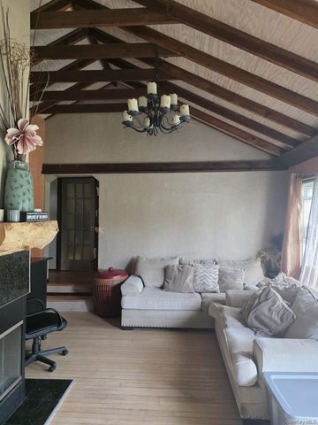 23 Seaman Neck Road, Dix Hills, NY 11746