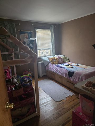 23 Seaman Neck Road, Dix Hills, NY 11746