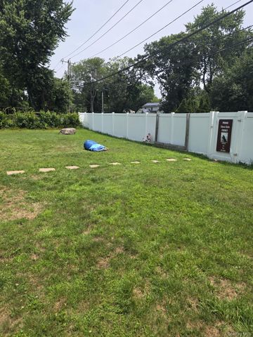 23 Seaman Neck Road, Dix Hills, NY 11746