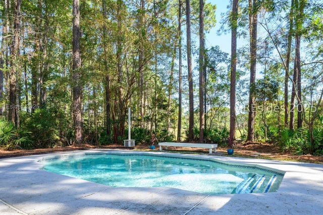 7 Whispering Pines Ct, Hilton Head Island, SC 29926