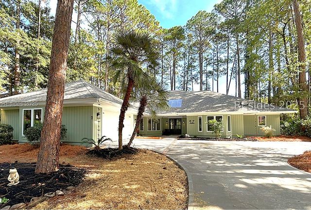 7 Whispering Pines Ct, Hilton Head Island, SC 29926