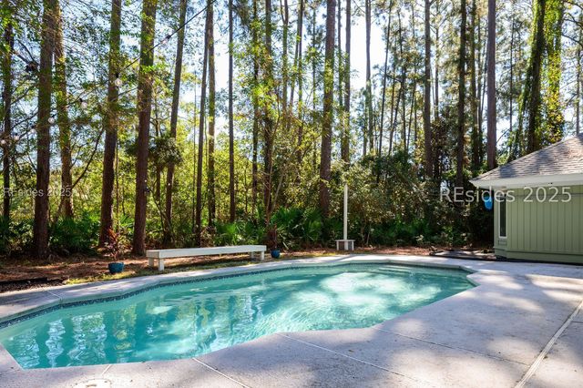 7 Whispering Pines Ct, Hilton Head Island, SC 29926