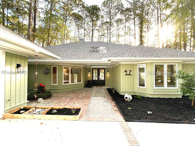 7 Whispering Pines Ct, Hilton Head Island, SC 29926