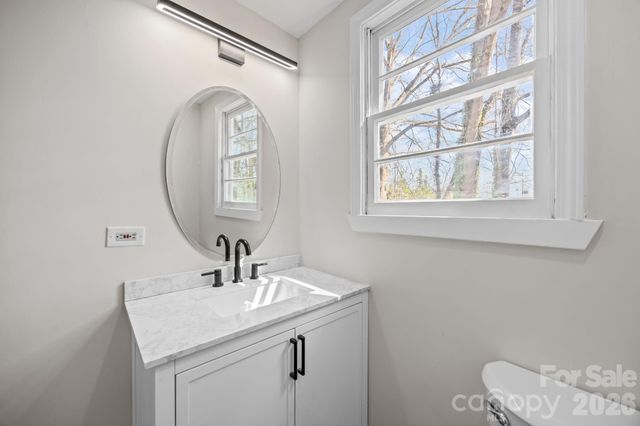 511 E Trade Street, Dallas, NC 28034