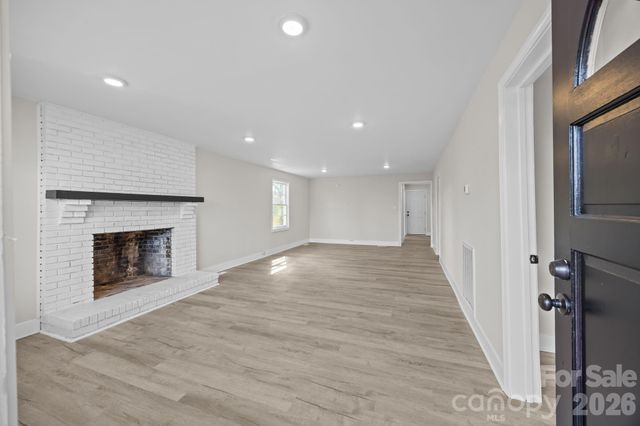 511 E Trade Street, Dallas, NC 28034