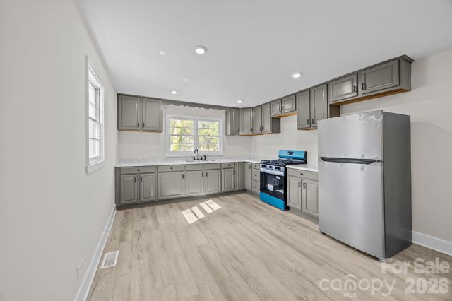 511 E Trade Street, Dallas, NC 28034