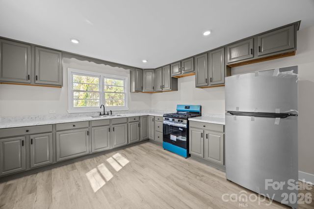 511 E Trade Street, Dallas, NC 28034