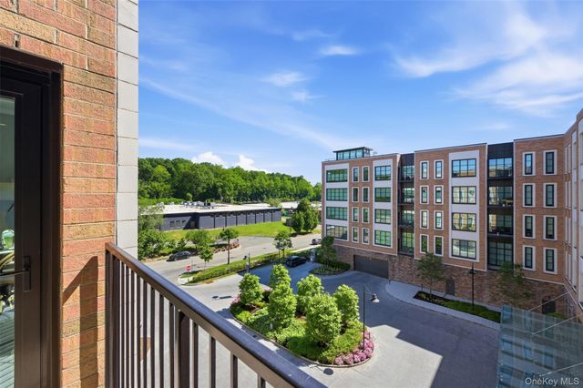 100 Garvies Point Road 1212, Glen Cove, NY 11542