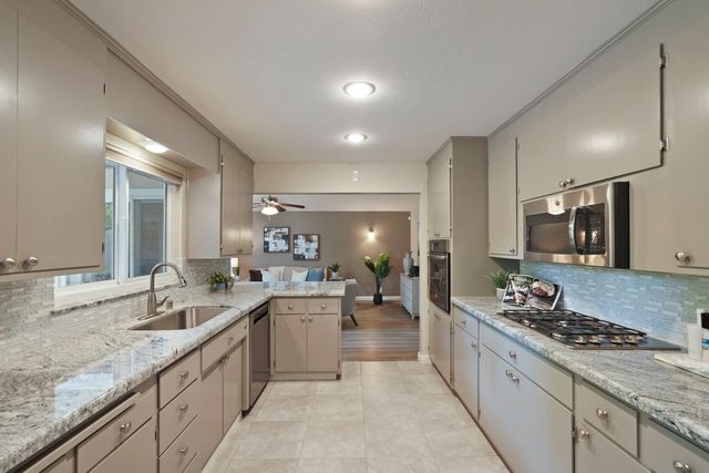 7439 Woodside Dr, Stockton, CA 95207