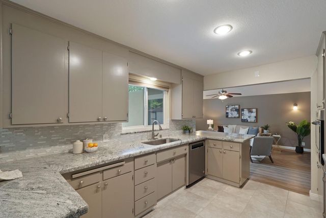 7439 Woodside Dr, Stockton, CA 95207