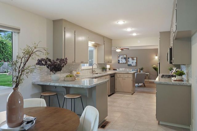 7439 Woodside Dr, Stockton, CA 95207