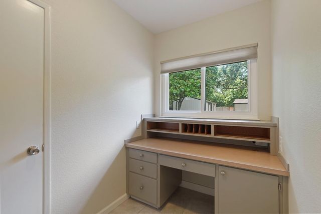 7439 Woodside Dr, Stockton, CA 95207