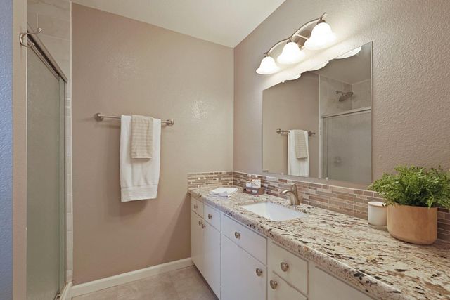 7439 Woodside Dr, Stockton, CA 95207