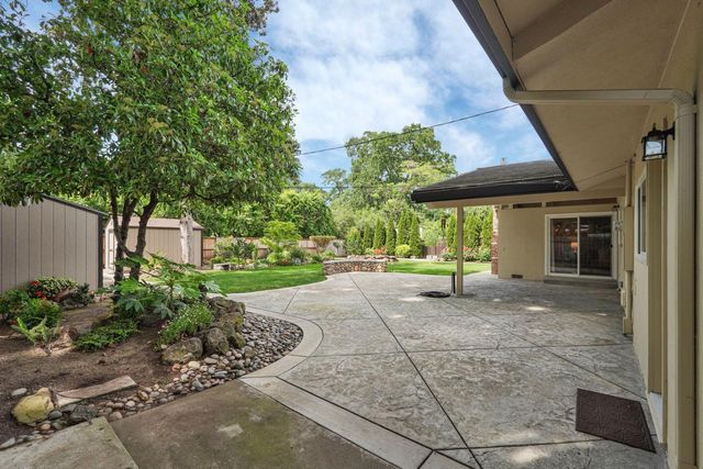 7439 Woodside Dr, Stockton, CA 95207