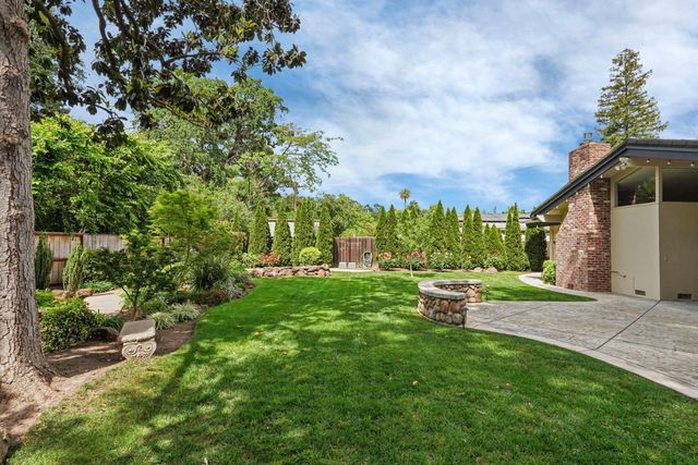 7439 Woodside Dr, Stockton, CA 95207