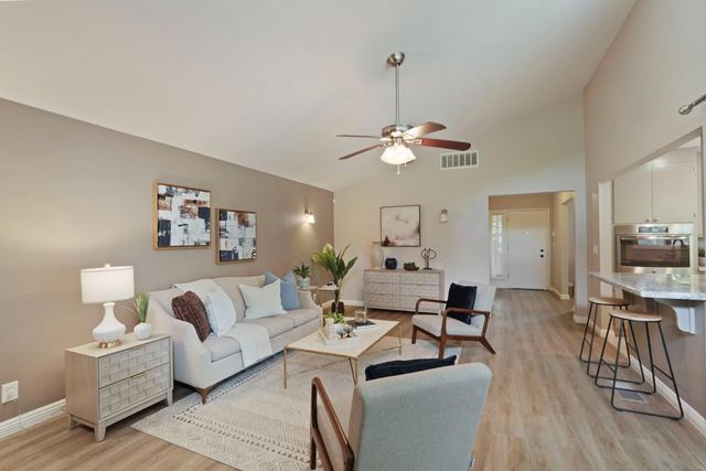 7439 Woodside Dr, Stockton, CA 95207