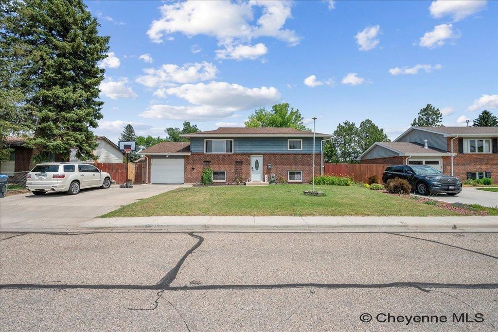 4729 LINDEN WY, Cheyenne, WY 82009
