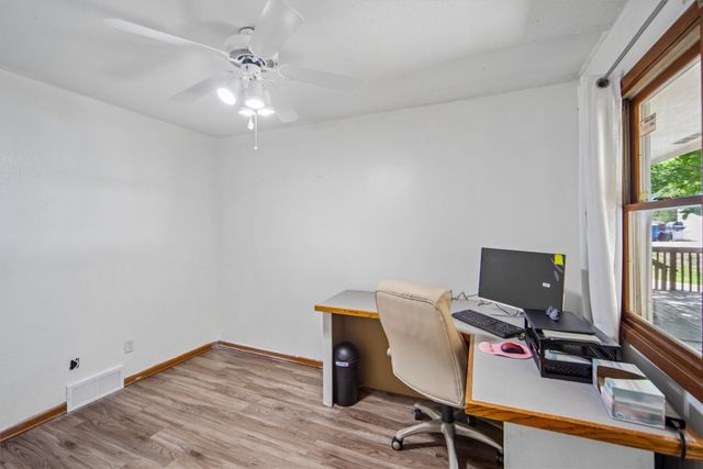 350 E Leach Avenue, Des Moines, IA 50315