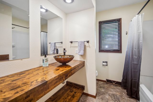 350 E Leach Avenue, Des Moines, IA 50315