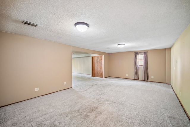 350 E Leach Avenue, Des Moines, IA 50315