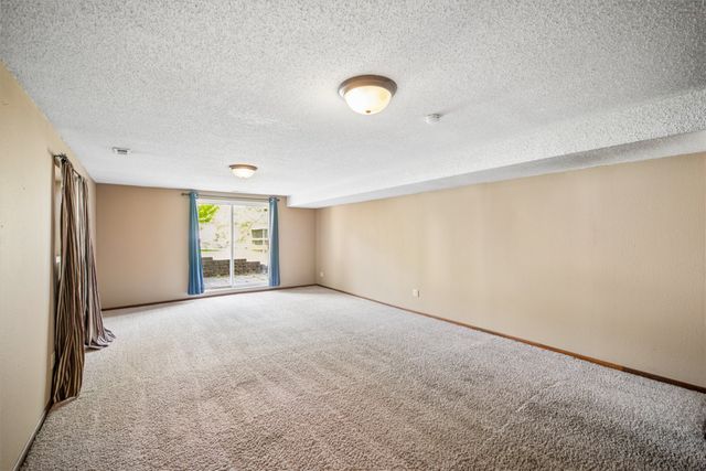 350 E Leach Avenue, Des Moines, IA 50315