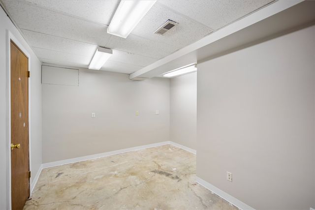 350 E Leach Avenue, Des Moines, IA 50315