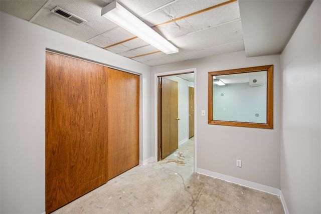 350 E Leach Avenue, Des Moines, IA 50315