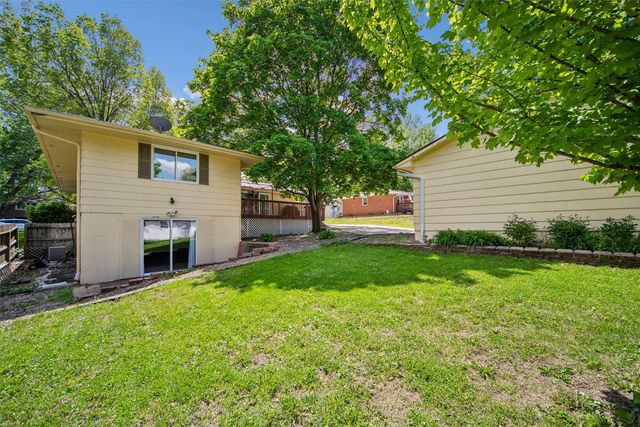 350 E Leach Avenue, Des Moines, IA 50315