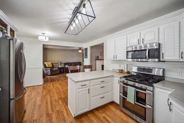 350 E Leach Avenue, Des Moines, IA 50315