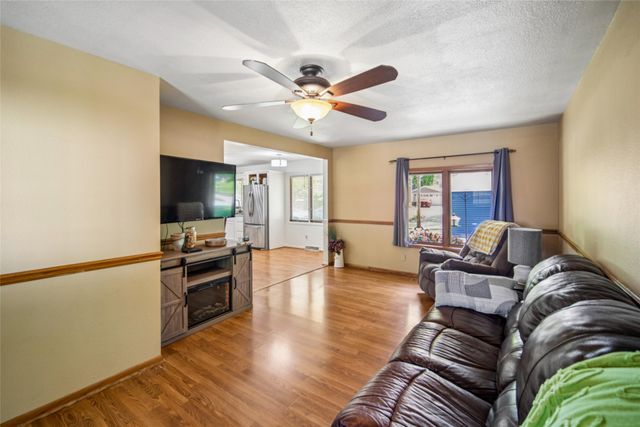350 E Leach Avenue, Des Moines, IA 50315
