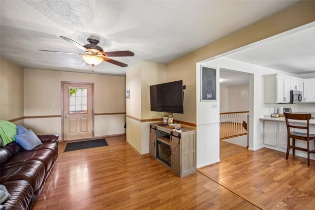 350 E Leach Avenue, Des Moines, IA 50315