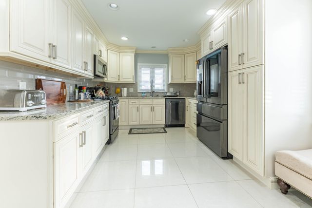 1826 Beaver Street, Dearborn, MI 48128