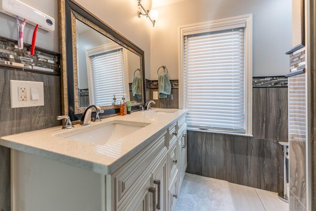 1826 Beaver Street, Dearborn, MI 48128