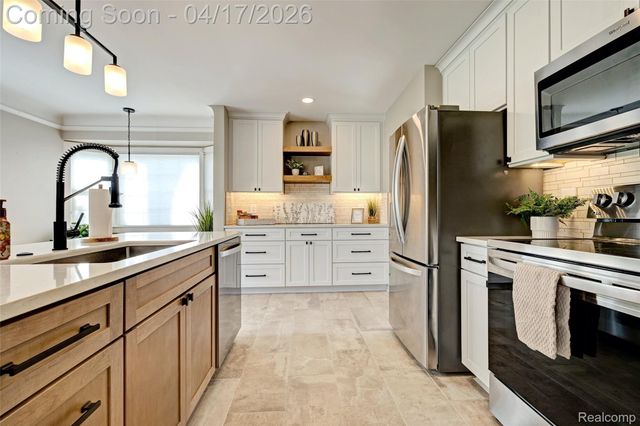 3556 BROOKDALE Lane, Waterford Charter Township, MI 48328