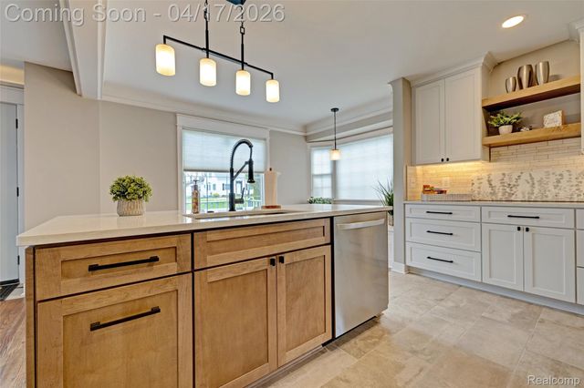 3556 BROOKDALE Lane, Waterford Charter Township, MI 48328