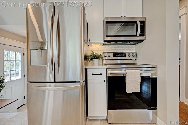 3556 BROOKDALE Lane, Waterford Charter Township, MI 48328