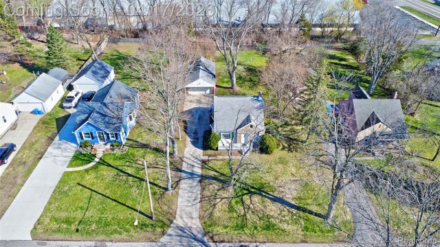 3556 BROOKDALE Lane, Waterford Charter Township, MI 48328