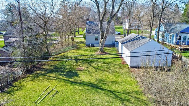 3556 BROOKDALE Lane, Waterford Charter Township, MI 48328