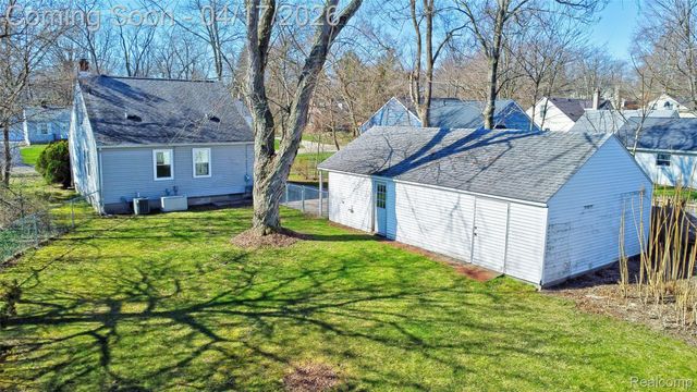 3556 BROOKDALE Lane, Waterford Charter Township, MI 48328