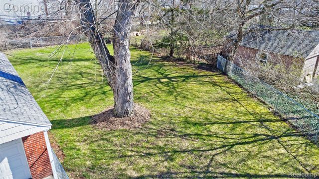 3556 BROOKDALE Lane, Waterford Charter Township, MI 48328