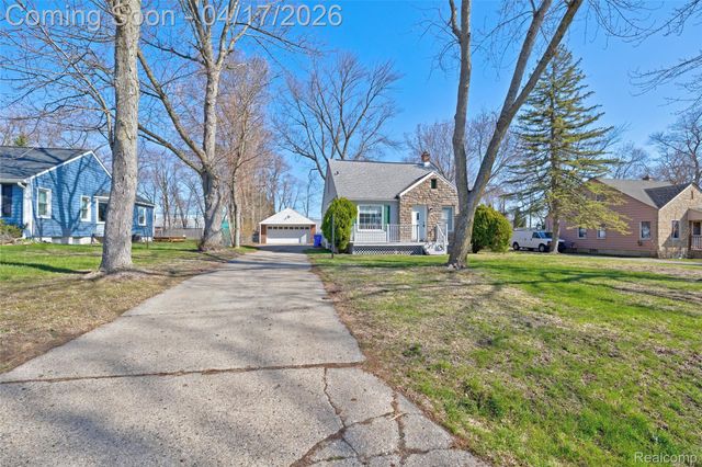 3556 BROOKDALE Lane, Waterford Charter Township, MI 48328