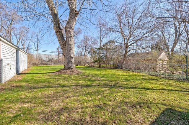 3556 BROOKDALE Lane, Waterford Charter Township, MI 48328