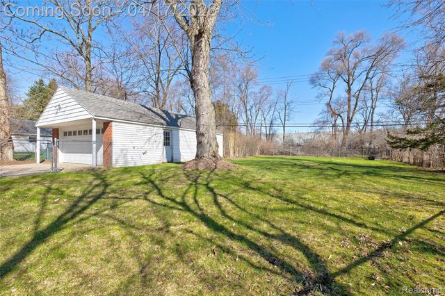 3556 BROOKDALE Lane, Waterford Charter Township, MI 48328