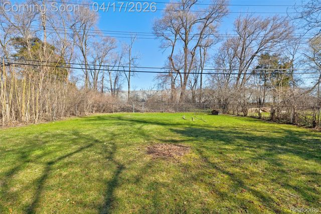 3556 BROOKDALE Lane, Waterford Charter Township, MI 48328