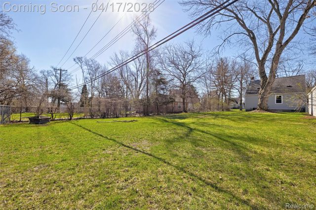 3556 BROOKDALE Lane, Waterford Charter Township, MI 48328